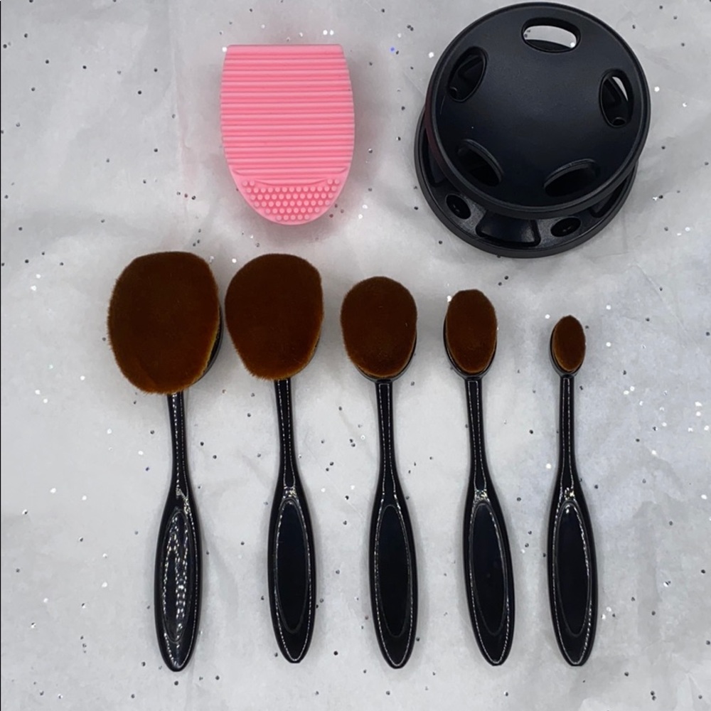 Blending and Contouring Makeup brush